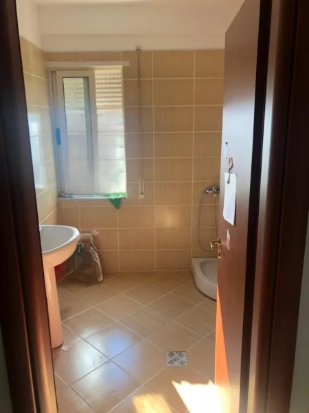 Tirane, jap me qera apartament 2+1 Kati 7, 107 m² 600 € (Rruga Jordan Misja)