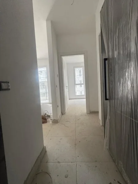 Tirane, shitet apartament 1+1 Kati 3, 67.000 m² 67.000 € (UNIVERS CITY)