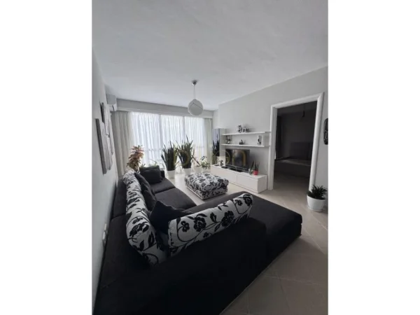 Tirane, jepet me qera , 60 m² 650 € (Report tv)