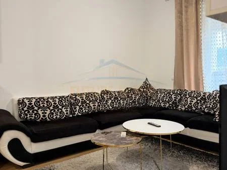 Tirane, jepet me qera apartament 2+1 Kati 4, 75 m² 550 € 