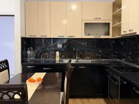Tirane, jepet me qera apartament 2+1 Kati 4, 75 m² 550 € 