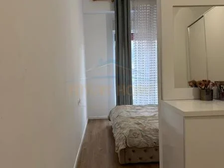 Tirane, jepet me qera apartament 2+1 Kati 4, 75 m² 550 € 