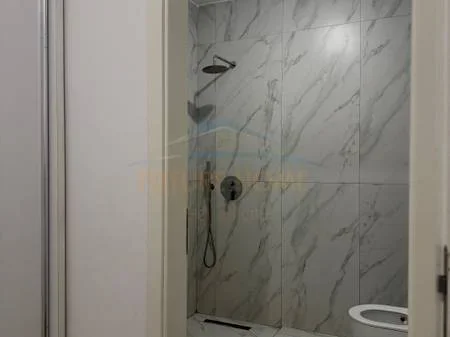 Tirane, jepet me qera apartament 2+1 Kati 4, 75 m² 550 € 