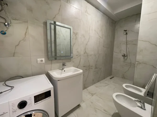 Tirane, jepet me qera apartament 1+1+Ballkon Kati 6, 64 m² 550 € 