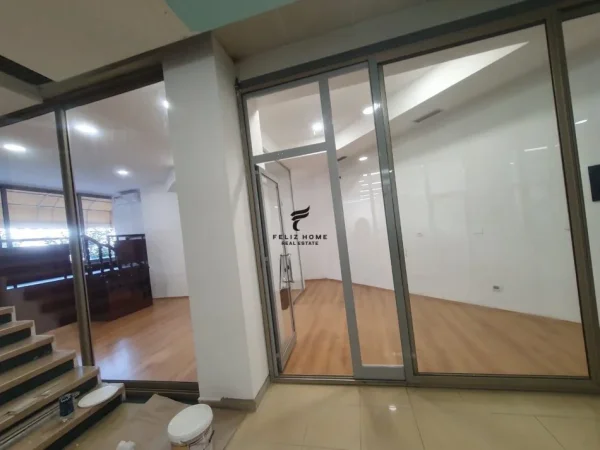 Tirane, jepet me qera zyre Kati 1, 65 m² 1.150 € (QENDER)