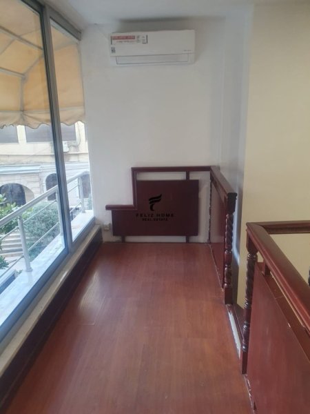 Tirane, jepet me qera zyre Kati 1, 65 m² 1.150 € (QENDER)