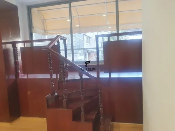 Tirane, jepet me qera zyre Kati 1, 65 m² 1.150 € (QENDER)