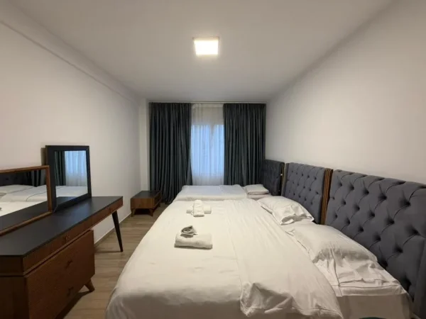 Tirane, jepet me qera apartament 1+1 Kati 2, 60 m² 500 € (Rruga 5 Maji)