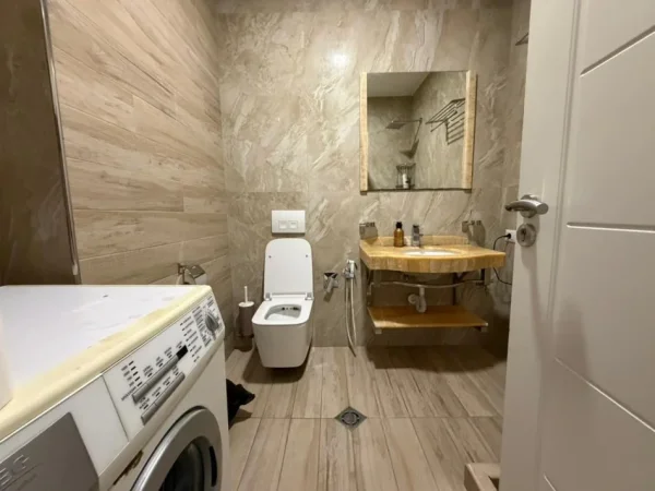 Tirane, jepet me qera apartament 1+1 Kati 2, 60 m² 500 € (Rruga 5 Maji)