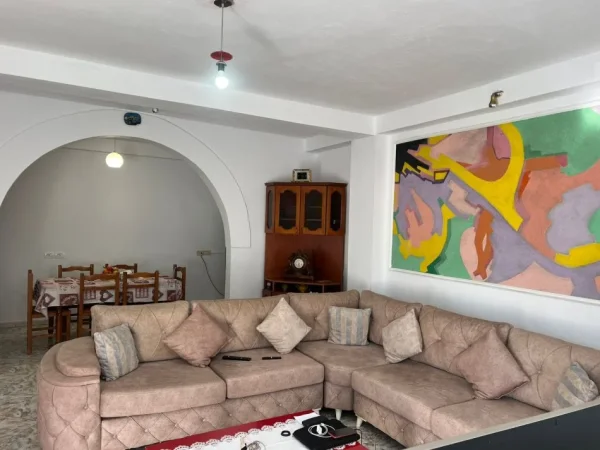 Tirane, jepet me qera apartament 2+1 Kati 2, 160 m² 650 € (Rruga Asim Vokshi)