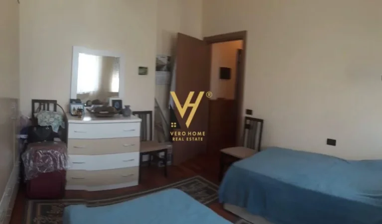 Tirane, jepet me qera apartament 1+1+Ballkon Kati 7, 60 m² 800 € (PAZARI I RI)