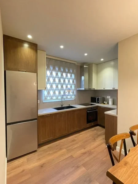 Tirane, jepet me qera apartament 2+1 Kati 2, 75 m² 700 € 