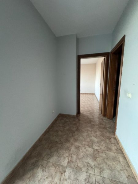 Tirane, jepet me qera zyre Kati 5, 80 m² 650 € (ISH EKSPOZITA)