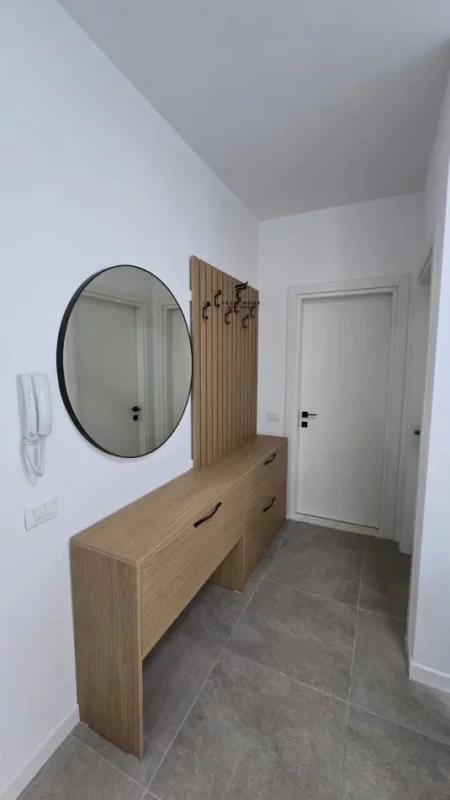 Tirane, jepet me qera apartament 1+1 Kati 5, 65 m² 550 € (KINOSTUDIO)