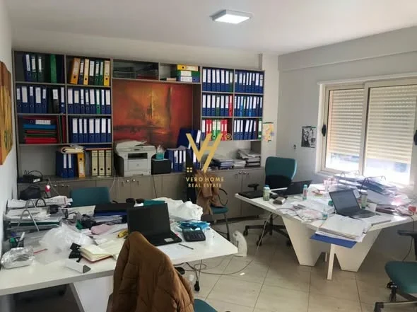 Tirane, jepet me qera zyre Kati 7, 107 m² 600 € (JORDAN MISJA)