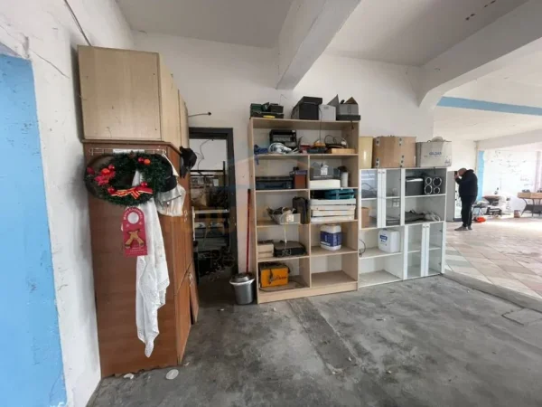 Tirane, jepet me qera ambjent biznesi Kati 0, 328 m² 1.250 € (BABRRU)