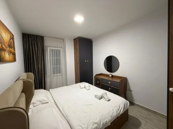 Tirane, jepet me qera apartament 1+1 Kati 5, 60 m² 500 € (5 Maji)