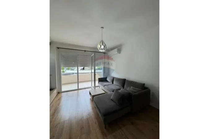 Tirane, jepet me qera apartament 2+1+Ballkon Kati 3, 110 m² 850 € 