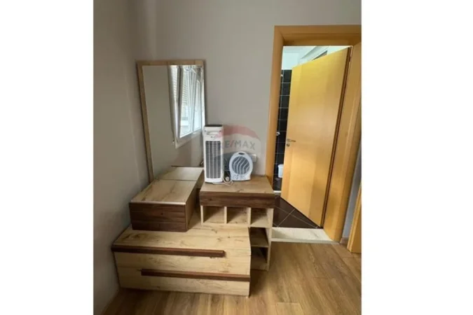 Tirane, jepet me qera apartament 2+1+Ballkon Kati 3, 110 m² 850 € 