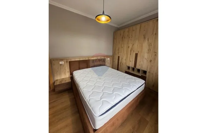 Tirane, jepet me qera apartament 2+1+Ballkon Kati 3, 110 m² 850 € 