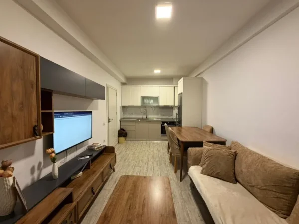 Tirane, jepet me qera apartament 1+1 Kati 5, 60 m² 500 € (5 Maji)
