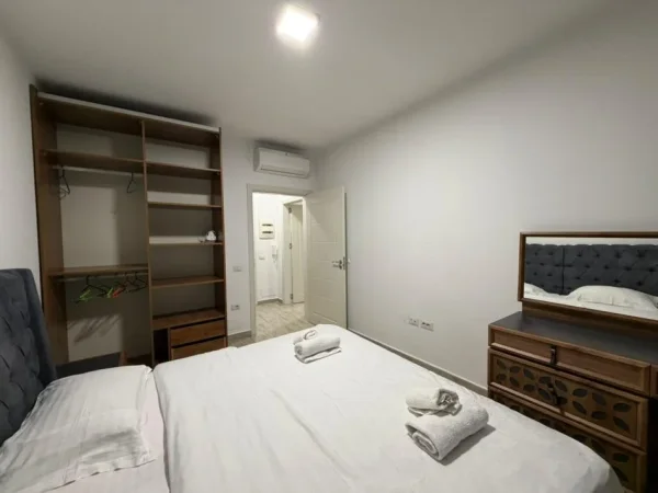 Tirane, jepet me qera apartament 1+1 Kati 5, 60 m² 500 € (5 Maji)