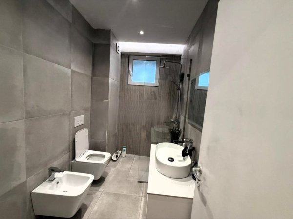 Tirane, shitet apartament 2+1 Kati 3, 125 m² 250.000 € (LIQENI I THATE)