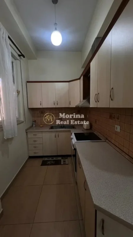 Tirane, jepet me qera apartament 2+1 Kati 3, 110 m² 900 € (Qender)
