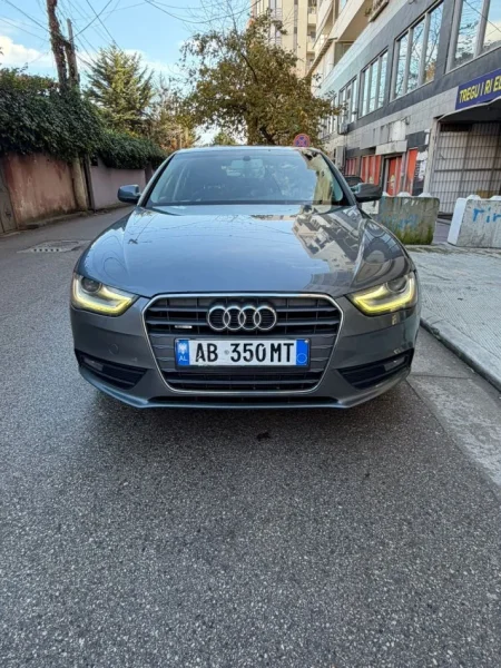 Tirane, shes makine Audi A4 Premium Plus Benzin-Gaz Benzin+Gaz, gri e erret automatik Klima 205.000 km 7.300 €