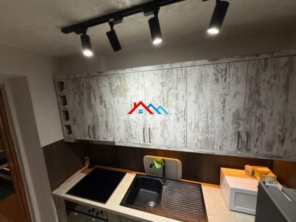 Tirane, jepet me qera apartament 1+1+Ballkon Kati 1, 60 m² 569 € (RRUGA E DIBRES,MEDRESEJA)