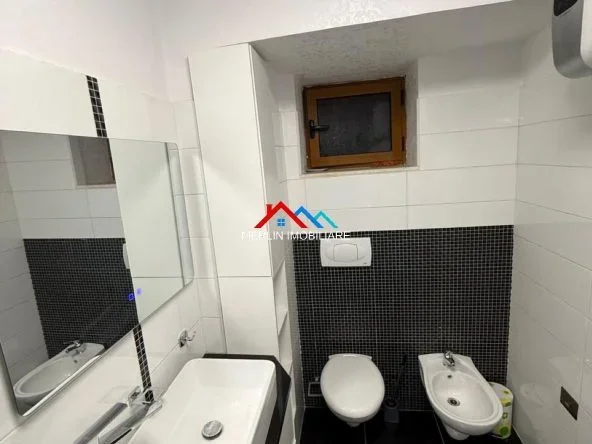 Tirane, jepet me qera apartament 1+1+Ballkon Kati 1, 60 m² 569 € (RRUGA E DIBRES,MEDRESEJA)