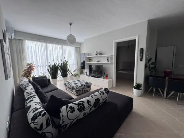Tirane, jepet me qera apartament 1+1 Kati 2, 60 m² 60 € (Rruga Ndre Mjeda)