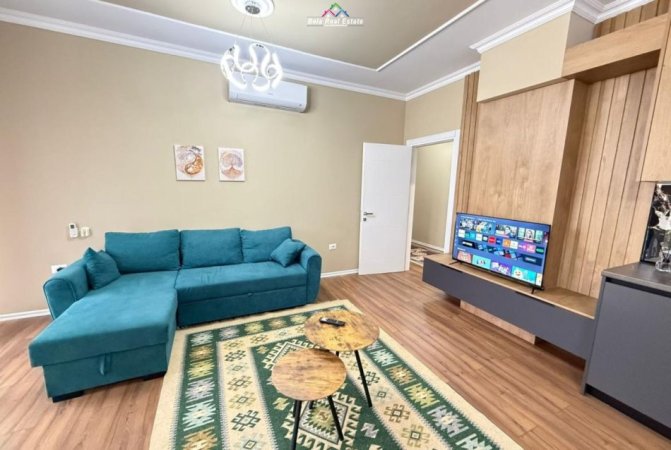 Tirane, jepet me qera apartament 2+1 Kati 1, 110 m² 933€ (Selvia)