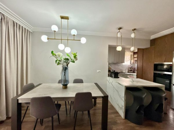 Tirane, shes apartament 2+1+Aneks+Ballkon Kati 4, 109 m² 240.000 € 