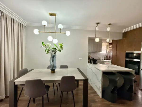 Tirane, shes apartament 2+1+Aneks+Ballkon Kati 4, 109 m² 240.000 € 