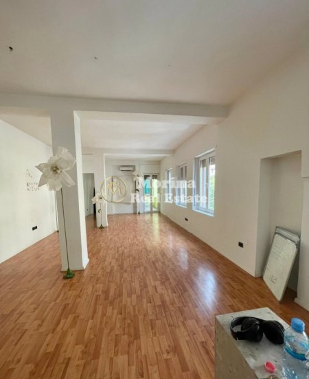 Tirane, jepet me qera ambjent biznesi Kati 3, 70 m² 800 € (Blloku)