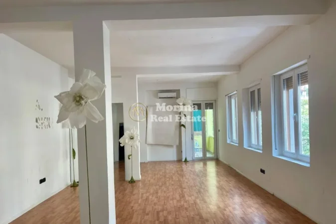 Tirane, jepet me qera ambjent biznesi Kati 3, 70 m² 800 € (Blloku)