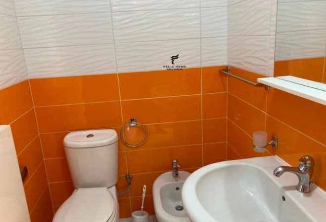 Tirane, jepet me qera 2+1+Ballkon , 680 € 