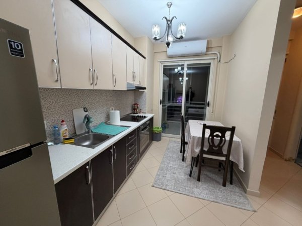Tirane, shitet apartament 1+1 Kati 2, 122.000 € 