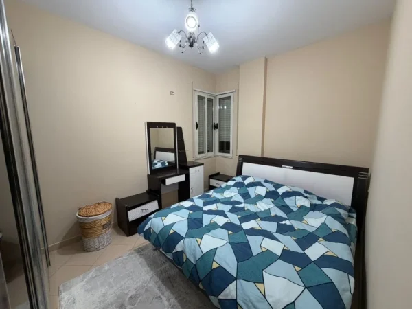 Tirane, shitet apartament 1+1 Kati 2, 122.000 € 