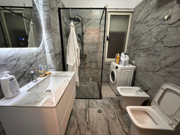 Tirane, shitet apartament 1+1 Kati 2, 122.000 € 