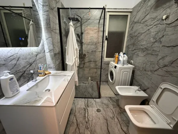 Tirane, shitet apartament 1+1 Kati 2, 122.000 € 