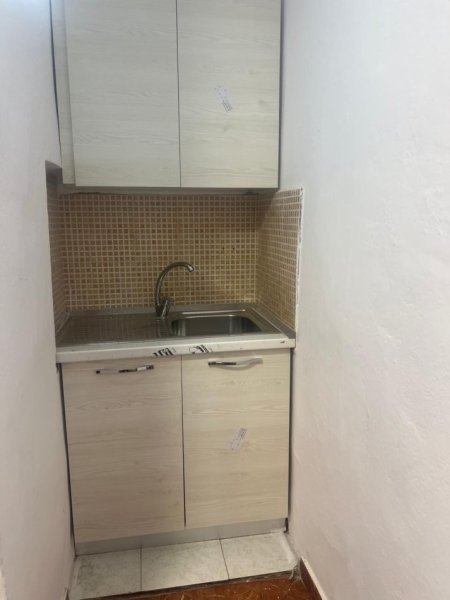 Tirane, jepet me qera apartament 2+1 Kati 5, 60 m² 520 € (Rruga Asim Vokshi)