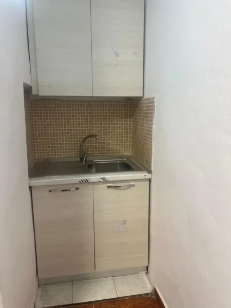 Tirane, jepet me qera apartament 2+1 Kati 5, 60 m² 520 € (Rruga Asim Vokshi)