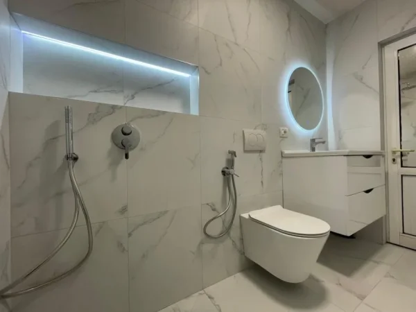 Tirane, jepet me qera apartament 2+1 Kati 5, 60 m² 520 € (Rruga Asim Vokshi)