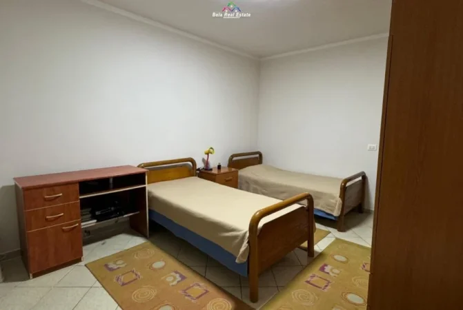 Tirane, jepet me qera apartament 2+1 Kati 4, 93 m² 93 € (Rruga Robert Shvarc)