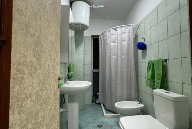 Tirane, jepet me qera apartament 2+1 Kati 4, 93 m² 93 € (Rruga Robert Shvarc)