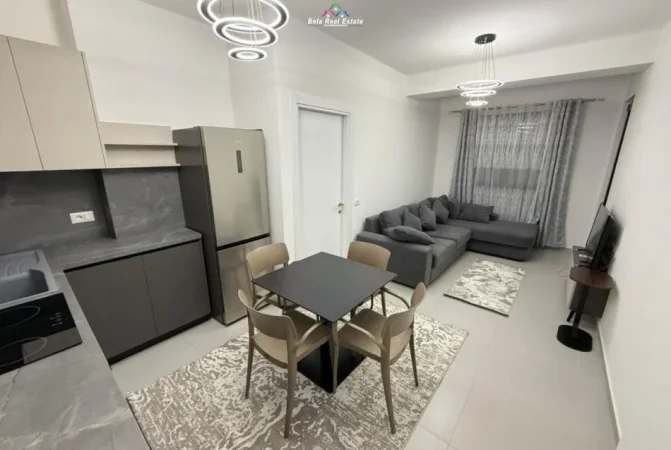 Tirane, jepet me qera apartament 1+1 Kati 10, 60 m² 570 € (Rruga e Dibres)