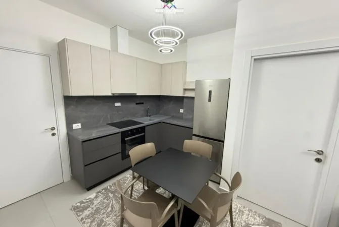 Tirane, jepet me qera apartament 1+1 Kati 10, 60 m² 570 € (Rruga e Dibres)