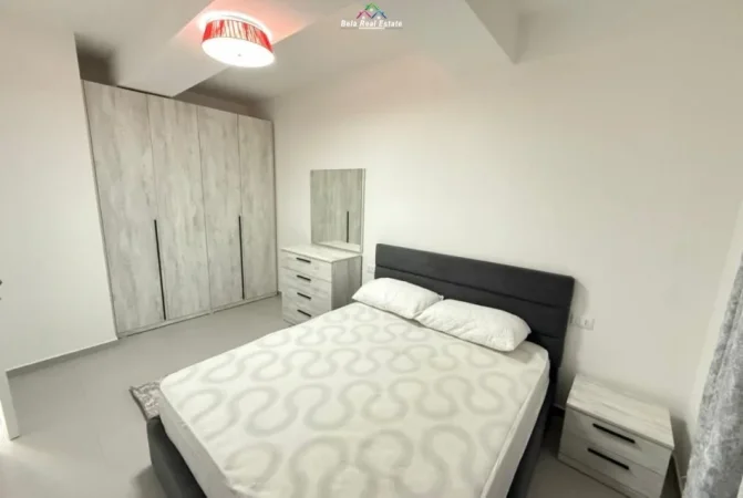Tirane, jepet me qera apartament 1+1 Kati 10, 60 m² 570 € (Rruga e Dibres)